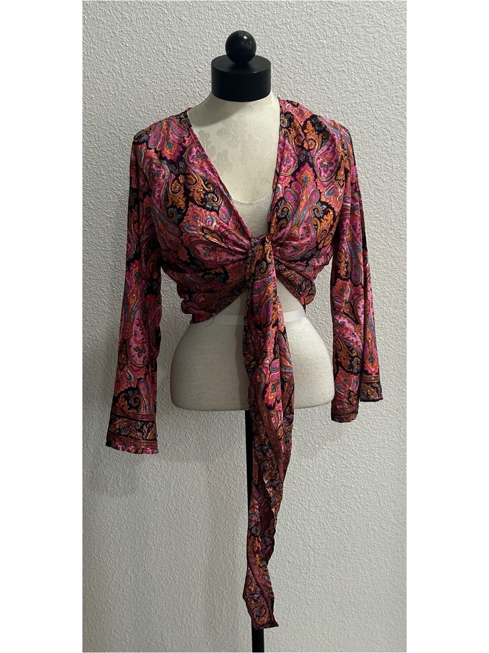 Women’s 2 Piece Set XS Satin Bell Sleeve Top Tie Front Shorts Paisley Print Pink